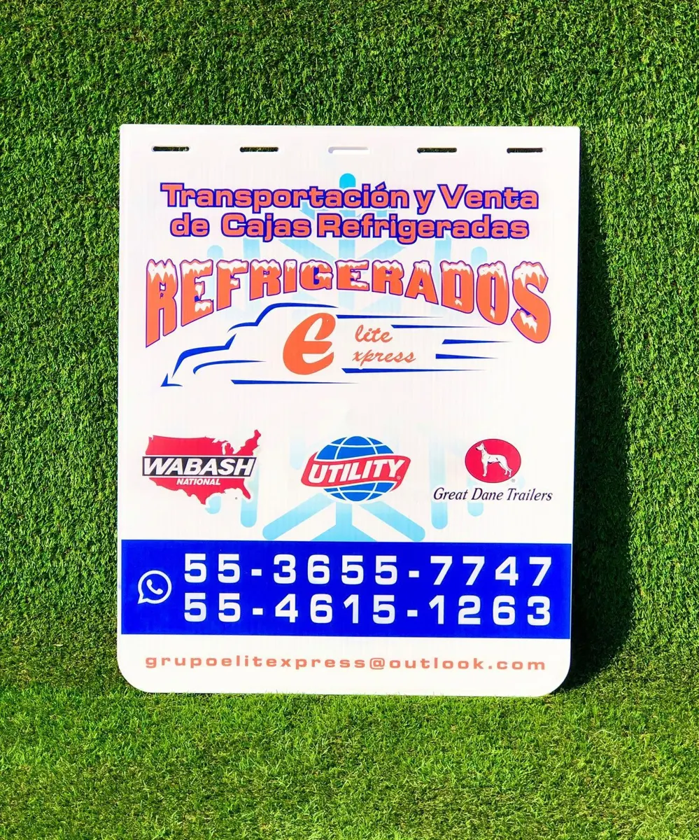 Lodera blanca de una empresa de transporte y venta de cajas refrigeradas, con logotipos de marcas de remolques y dos teléfonos en franja azul