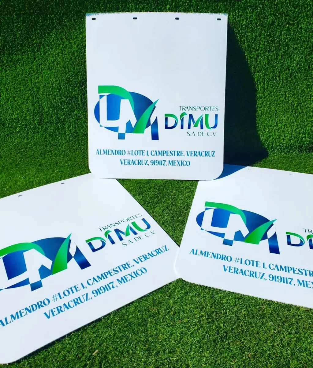Juego de loderas blancas con logotipo verde y azul de una transportista y su dirección fiscal